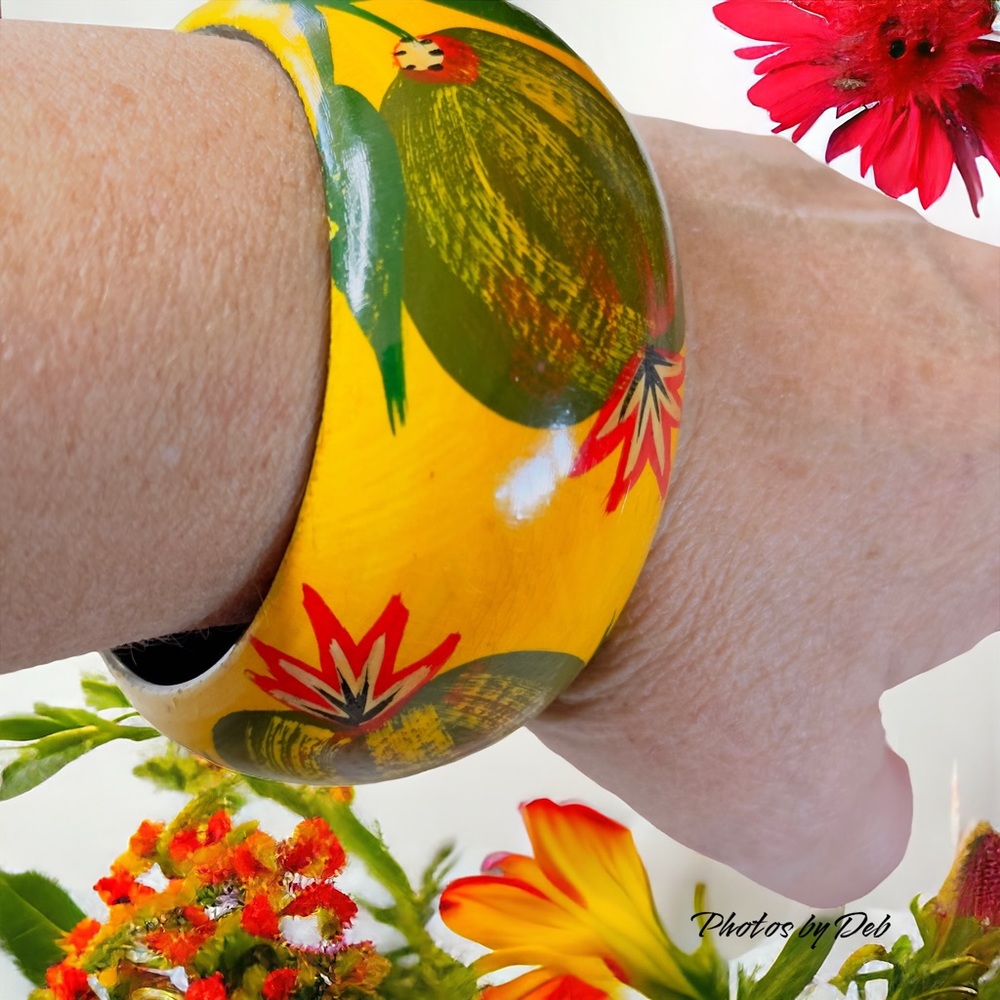 🔥3/$30🔥 Vintage chunky hand painted brilliant statement bangle bracelet